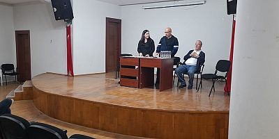 Çiftçilere ‘Çilek Hastalık ve Zararlıları’ anlatıldı