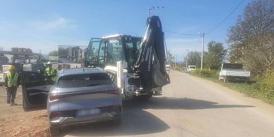 Cip İş Makinesine Çarptı: Genç Sürücü Yaralandı