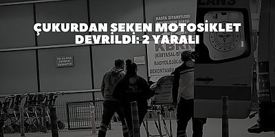 Çukurdan seken motosiklet devrildi: 2 yaralı 