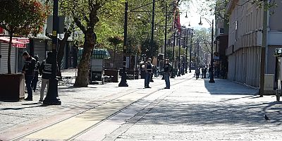 Cumhuriyet Caddesi yaya trafiğine kapatıldı