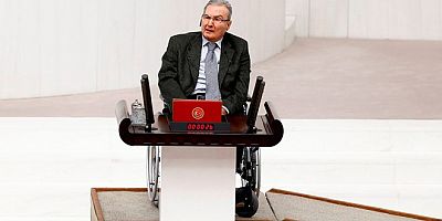 Deniz Baykal hastaneye kaldırıldı
