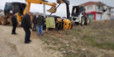 Devrilen forkliftteki 2 kişi yaralandı