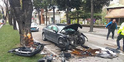 Direksiyon hakimiyetini kaybeden kadın sürücü ağaca çarptı : 1 yaralı
