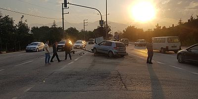 Direksiyon hakimiyetini kaybeden sürücüyü yaralandı