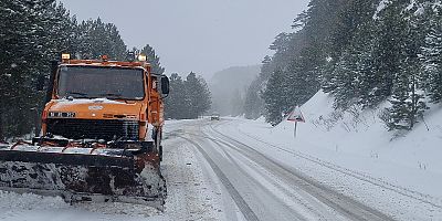 Domaniç Kocayayla geçidinde kar kalınlığı 40 santimetreye ulaştı