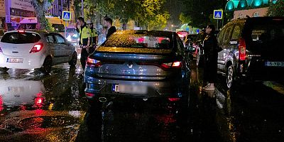 Dondurma Aldıktan Sonra Otomobil Çarptı