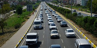 Dönüş trafiği başladı! Bursa ve İstanbul yolu tıkandı