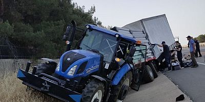Edirne'de Feci Kaza: Buğday Yüklü Römorka Çarpan Kamyonetteki 3 Kişi Hayatını Kaybetti