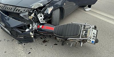 Edirne’de Motosiklet otomobile ok gibi saplandı: 1 yaralı