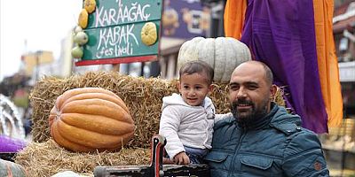 Edirne'de vatandaşlar festivale kabak tatlısı ikramıyla davet edildi