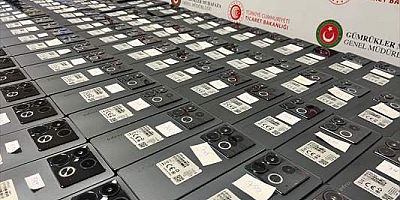 Edirne Kapıkule'de lüks otomobilde 800 cep telefonu ele geçirildi