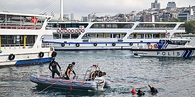 Eminönü'nde İETT otobüsü denize düştü