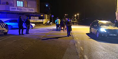 Engelli aracı ile motosiklet sürücüsü  çarpıştı 2 Yaralı