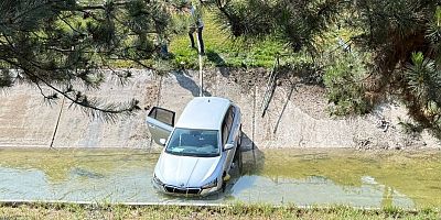 Eskişehir'de Otomobil sulama kanalına uçtu