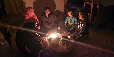 Ev bulamayan kiracısının elektriğini ve suyunu kesti