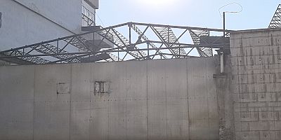 Fabrika çatısından düşüp ağır yaralanan işçi hayatını kaybetti