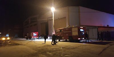 Fabrikadan alevler yükseldi 