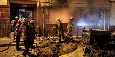 Fatih'te bir binanın doğal gaz kutusunda patlama meydana geldi