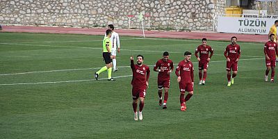 Galibiyet serisini sürdürdü