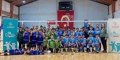GAZİOSMANPAŞA İMAM HATİP ORTAOKULU VOLEYBOL TAKIMLARINDAN TARİHİ BAŞARI