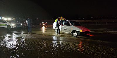 Gece Yarısı Korkutan Kaza: Tekerleği Kopan Otomobil 200 Metre Sürüklendi