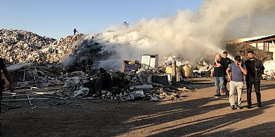 GERİ DÖNÜŞÜM FABRİKASINDA YANGIN