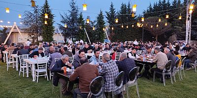 Gökay Boya ailesi iftarda bir araya geldi