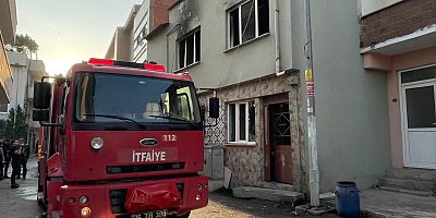 Bursa'da sinir krizi geçiren bir kişi 2 katlı evlerini yaktı