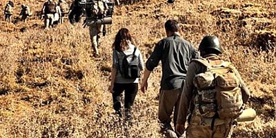 Güzel sunucu Mehmetçik'le birlikte operasyona katıldı