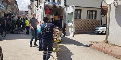 Hafif ticari araç ile çarpışan  motosikletteki 2 kişi yaralandı
