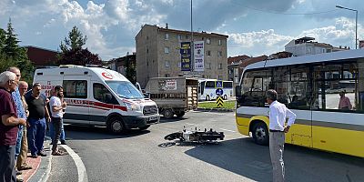 HALK OTOBÜSÜ İLE MOTOSİKLETİN KARIŞTIĞI KAZADA 1 KİŞİ YARALANDI