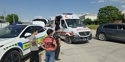 Halk Otobüsü ile Otomobil Çarpıştı: 1 Yaralı
