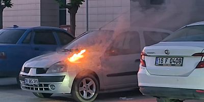 Hastane otoparkında park halindeki araç alevlere teslim oldu