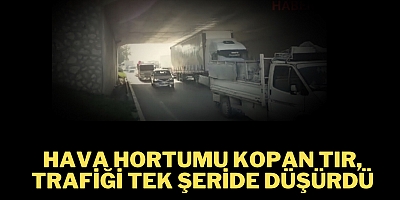 Hava hortumu kopan tır, trafiği tek şeride düşürdü 