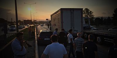 HİKMET ŞAHİN KÖPRÜLÜ KAVŞAKTA ZİNCİRLEME KAZA