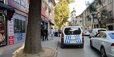 Hırsızları komşular tarafından kıskıvrak yakalanarak polise teslim edildi.