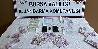 Hırsızlık şüphelilerine ait samanlıktaki balyalar arasında 139 bin lira bulundu