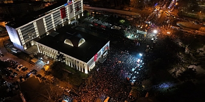 İBB binası önündeki kalabalık havadan görüntülendi