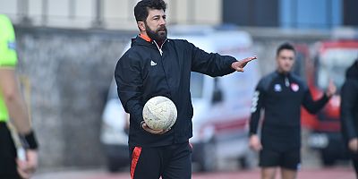 İbrahim Dağaşan’dan Zemin Tepkisi: “Bu Sahada Oyuncu Nasıl Gelişebilir?”