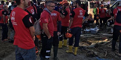 İhh İnegöl arama kurtarma ekini, Düzce de arama kurtarma çalışmalarına katıldı