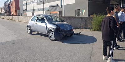 İki aracın karıştığı kazada 4 kişi yaralandı