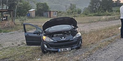 İki otomobil kafa kafaya çarpıştı: 3 yaralı