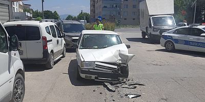 İki otomobilin karıştığı kazada 1 kişi yaralandı