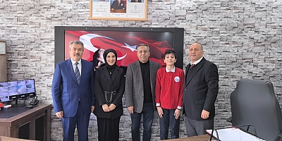 İlkokul öğretmeni ile aynı okulda mesai arkadaşı oldu