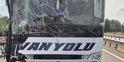 İnegök’de yolcu otobüsü ile tır çarpıştı
