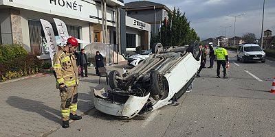 İnegöl’de Lastik Patlaması Sonucu Takla Atan Araçta Sürücü Yaralandı