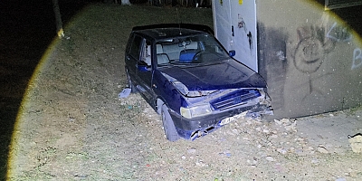 İnegöl Baykoca Mahallesi’nde Trafik Kazası: Otomobil Trafoya Çarptı