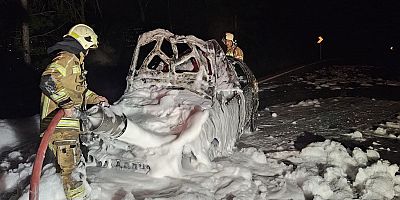 İnegöl Cerrah Mahallesi’nde otomobil alev aldı