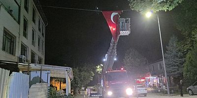 İnegöl Cerrah’ta Gece Yarısı Bayrak Duyarlılığı