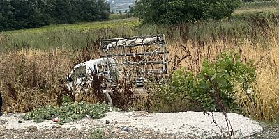 İnegöl Çıkışında Lastiği Patlayan Otomobil Tarlaya Uçtu